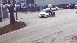 Bursada otomobil motosikletle çarpıştı: 1 yaralı
