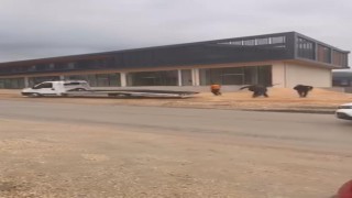 Bursada sopalı kavga: Çekici sürücüsü aracı esnafın üzerine sürdü