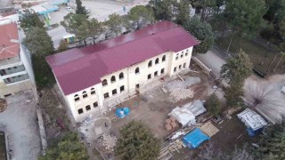 Çaldaki tarihi mektep restorasyonunda işçiler arasında kavga çıktı; 4 yaralı