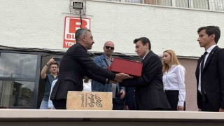 Çanakkale Şehitliğinde dalgalanan bayrak, Konyanın tarihi lisesinde