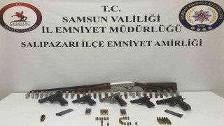 Cephanelik gibi ev: Çok sayıda silah ve mühimmat ele geçirildi