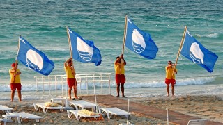 Çeşmede 13 plaj ve 2 marinada Mavi Bayrak dalgalanacak