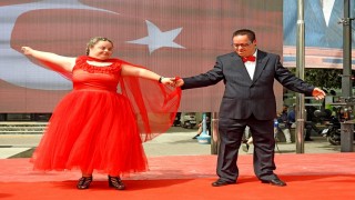 Çeşmede engelleri aşan renkli buluşma