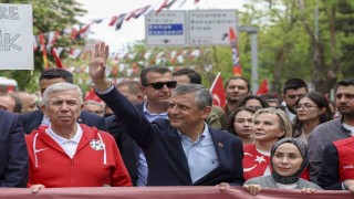 CHP Genel Başkanı Özel: Gençler Cumhuriyete ve Cumhuriyetin kazanımlarına sahip çıkmaya kararlı