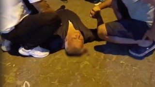 Çıkan kavgada başından yaralandı, kanlar içinde  yerde kaldı