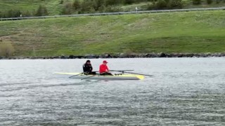 Çıldır Gölünde yelken ve kürek heyecanı yaşandı