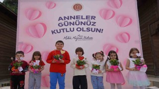 Çocuklar Sanat Sokağını bu kez anneleri için renklendirdi