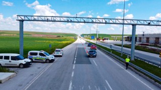 Çorumda bayram tatili için yola çıkan sürücülere leblebi ikramı