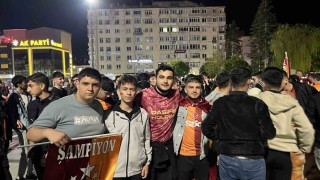 Çorumda Galatasaray taraftarlar sokakları bayram yerine çevirdi