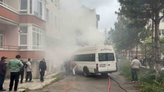 Çorumda kamelyada çıkan yangın araçlara sıçradı