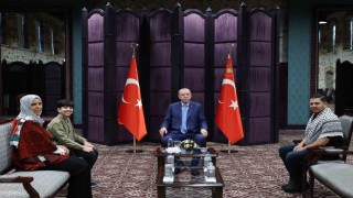 Cumhurbaşkanı Erdoğan, 11 yaşındaki Gazzeli Ramazan Ebu Cezer ve ailesini kabul etti