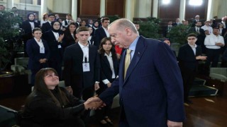 Cumhurbaşkanı Erdoğan, gençler ve milli sporcularla bir araya geldi