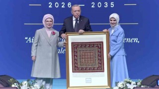 Cumhurbaşkanı Erdoğana takdim edilen Pazırık halısı 360 bin ilmekle işlendi