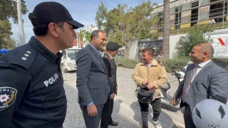 Datçada motosiklet sürücülere ücretsiz kask dağıtıldı
