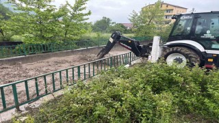 Debisi artan dere taştı, köy halkı tedirgin oldu