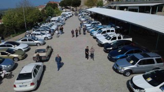Demircide klasik otomobil rüzgarı