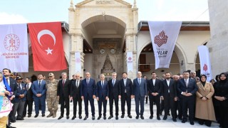 Depremde Zarar Gören Tarihi Camii İbadete Açıldı