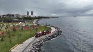 Depremin izlerinin silindiği İskenderun sahili ücretsiz nostaljik trenle şenlendi