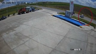 Diyarbakırda 4 kişinin yaralandığı kaza güvenlik kamerasında