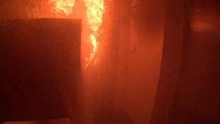 Diyarbakırda itfaiye erlerinin yangına müdahalesi ve bebekleri kurtarması kask kamerasına yansıdı