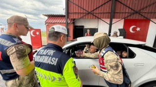 Diyarbakırda jandarma ekipleri Kurban Bayramı öncesi trafik uygulaması yaptı