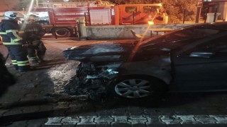 Dörtyolda otomobilin motor kısmından alevler yükseldi