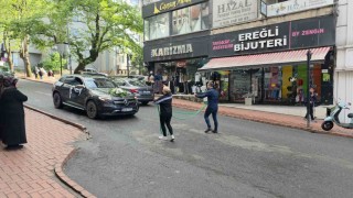 Düğün konvoyunu zincirli sürpriz durdurdu