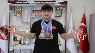Dünya ve Türkiye dart şampiyonu Bedirhan Nas, 30 madalyaya ulaştı