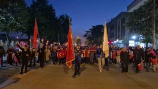 Düzcede 19 Mayıs coşkusu fener alayı ile başladı