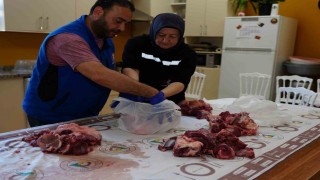 Düzcede bağışlanan kurban payları ihtiyaç sahiplerine ulaştırılıyor