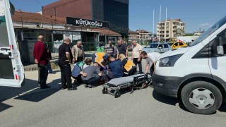 Düzcede minibüs, motosiklete çarptı 1 yaralı