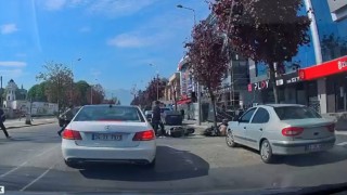 Düzcede motosiklet kazası ucuz atlatıldı: O anlar kamerada