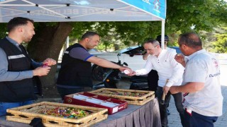 Düzcedeki mezarlıklarda bayram dayanışması