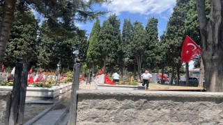 Edirnekapı Şehitliğinde hüzünlü bayram: Şehit aileleri yakınlarını ziyaret etti