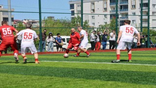 Efsane futbolculardan 19 Mayısa özel futbol şöleni