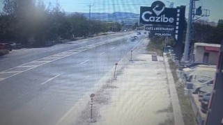 Elazığda 5 kişinin yaralandığı trafik kazası, güvenlik kamerasına yansıdı