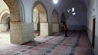 Elazığda bayram öncesi camilerde detaylı temizlik
