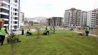 Elazığda kent genelinde yeşil alan çalışmaları sürüyor