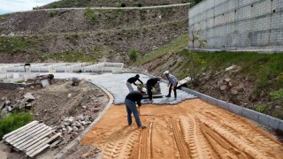 Elazığda Kurban Bayramı öncesinde, mezarlıklarda temizlik çalışmaları sürüyor