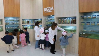 Elazığda minik öğrenciler Balık Müzesini gezdi