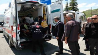 Elazığda otomobil aydınlatma direğine çarptı: 1i bebek 4 yaralı