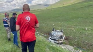 Elazığda otomobil şarampole devrildi: 3 yaralı
