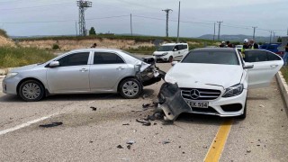 Elazığda otomobiller çarpıştı: 1i hamile 4 yaralı