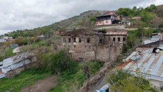 Elazığın 5 asırlık mirası Nihat Bey Konağı bahar renklerine büründü