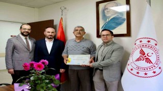 Emekli olan 43 yıllık doktora veda