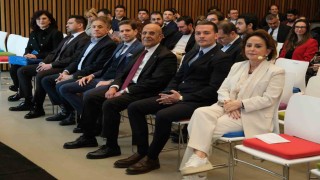 Emine Sabancı Kamışlı, EGİAD Dönüşüm Sahnesinde İzmir iş dünyasıyla buluştu