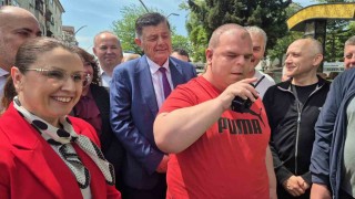 Engellilerin yürüyüşü down sendromlu Dehanın telsiz anonsuyla başladı