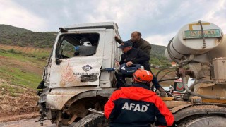 Eruhta beton mikseri kaza yaptı, sıkışan sürücüyü ekipler kurtardı