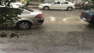 Erzincanda dolu ve heyelan ulaşımı olumsuz etkiledi