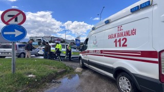Erzincanda kavşakta kaza: 3 yaralı